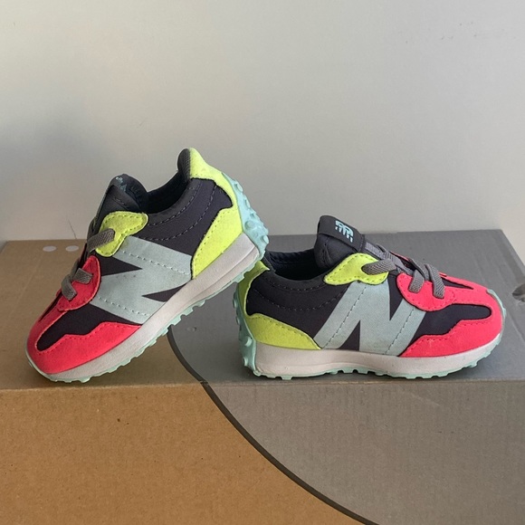 New Balance 327 Toddler Sneakers - SZ 4 C - Picture 12 of 16